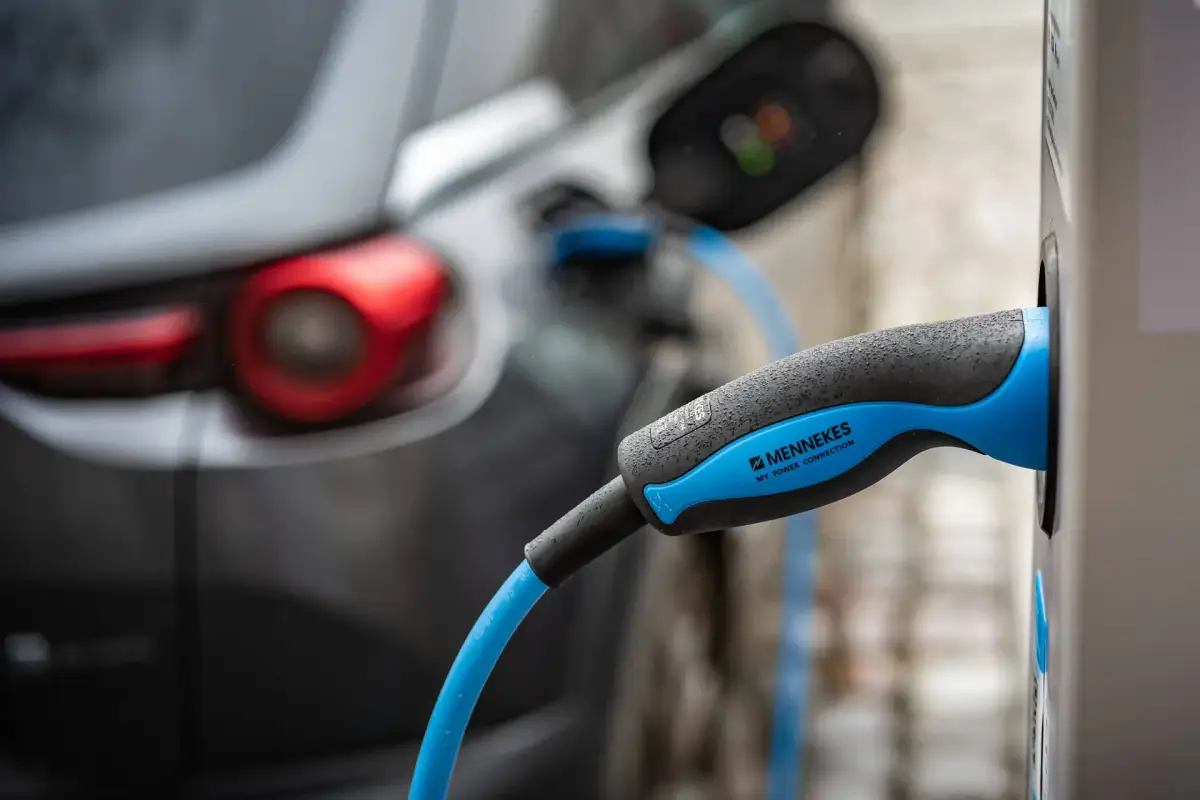 Elektroauto in der Sommerhitze: 5 Tipps, um deinen Akku zu schonen