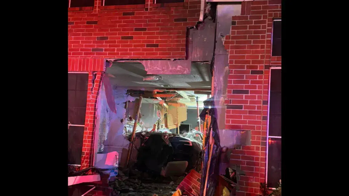Tesla Autopilot im Fokus: Tragödie vor der Haustür – Doorbell cam filmed Tesla Autopilot crash that killed woman in her home
