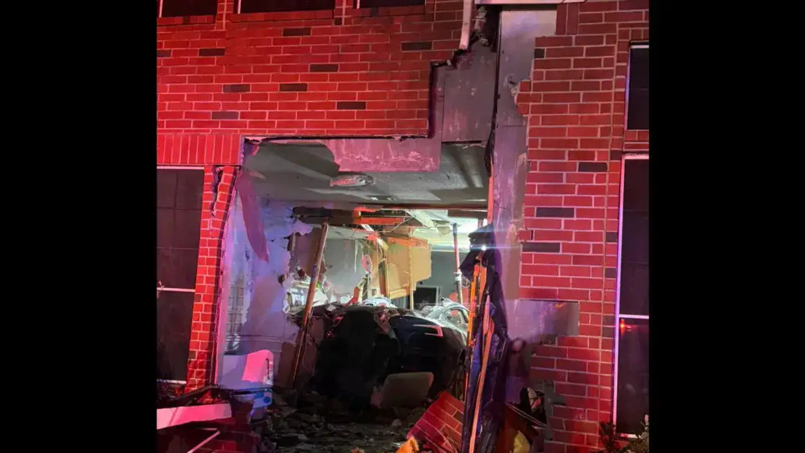 Tesla Autopilot im Fokus: Tragödie vor der Haustür – Doorbell cam filmed Tesla Autopilot crash that killed woman in her home