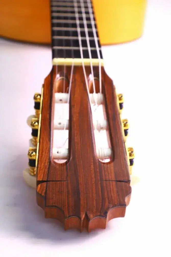 Was macht eine Flamencogitarre aus – Handwerk, Klang und kulturelle Bedeutung