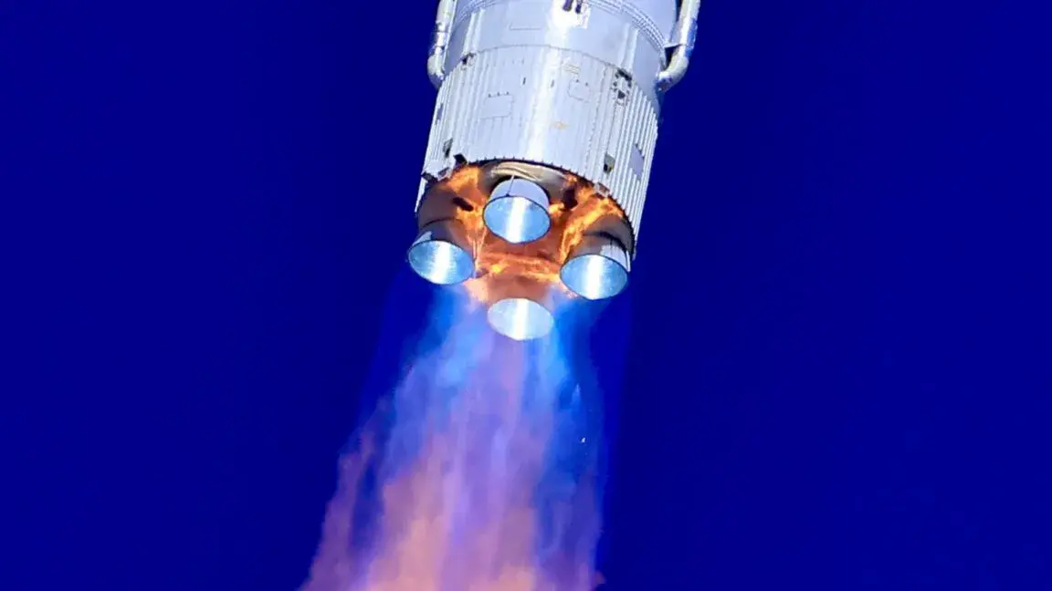 Raketenbruch in der Umlaufbahn: Gefahr für Starlink‑Konstellation
