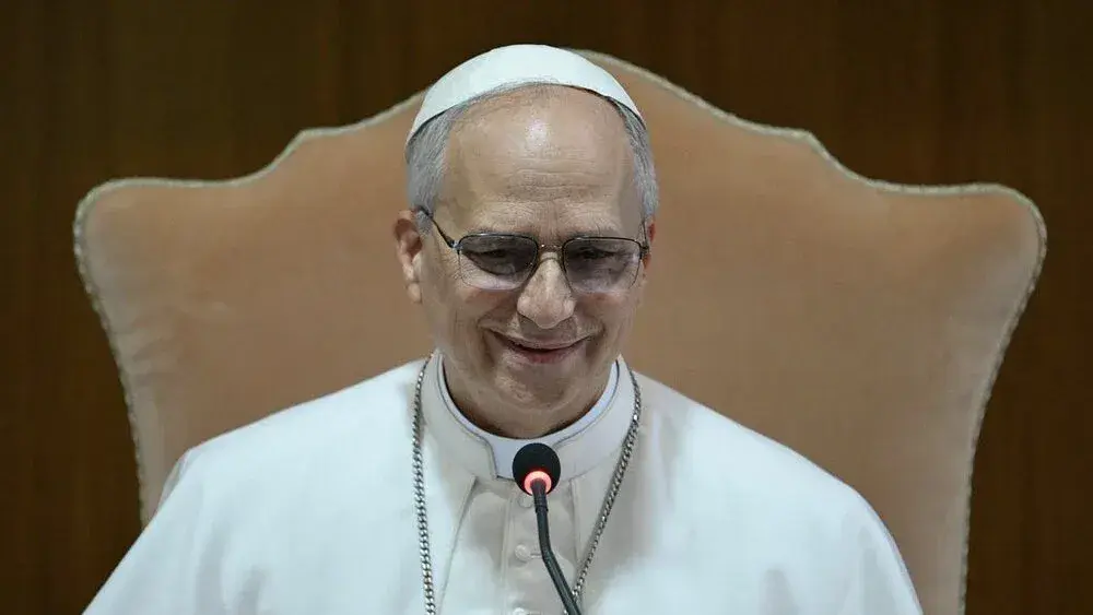 Papst Leo XIV. und die Herausforderungen der Künstlichen Intelligenz: Eine kritische Analyse