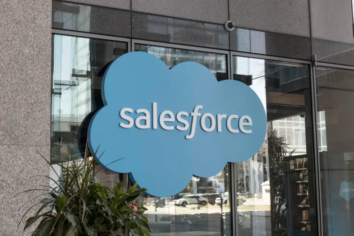 Salesforce stärkt KI-Serviceplattform: Fin für 3,6 Mrd. Dollar übernommen